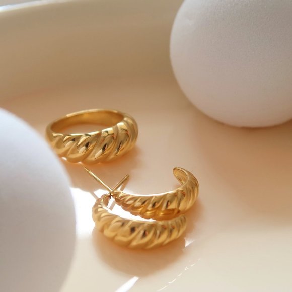 NEW 18K Gold Plated Braided Croissant Open Hoops - Picture 4 of 12